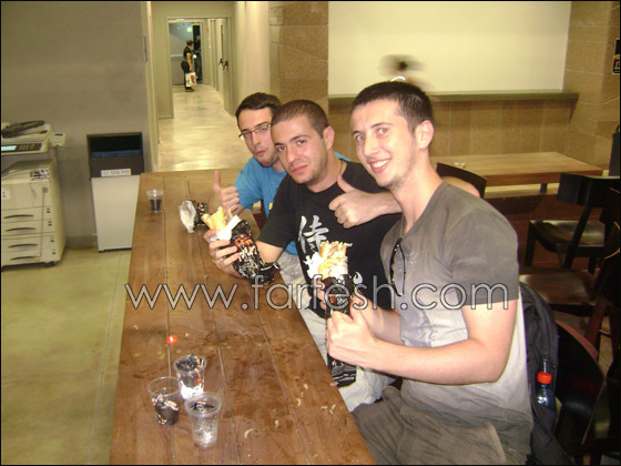 مئات الوجبات مجانا في افتتاح 