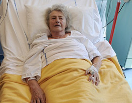 العثور على سبعينية قضت 7 ايام في منحدر بدون طعام أو شراب  صورة رقم 1