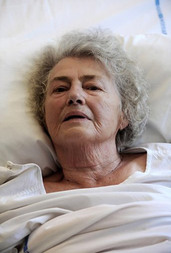 العثور على سبعينية قضت 7 ايام في منحدر بدون طعام أو شراب  صورة رقم 4