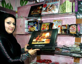 جدل وانتقادات بعد  افتتاح امراة خليجية متجر للمنتجات النوعية صورة رقم 1