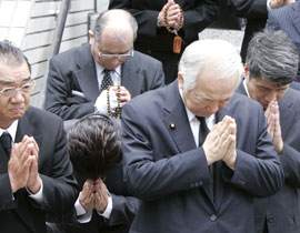 حالات الاكتئاب والانتحار تكلّف اليابان البلايين! صورة رقم 1