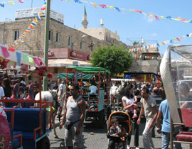 عكا تستعد لاستقبال عشرات الآلاف في عيد الفطر السعيد  صورة رقم 1