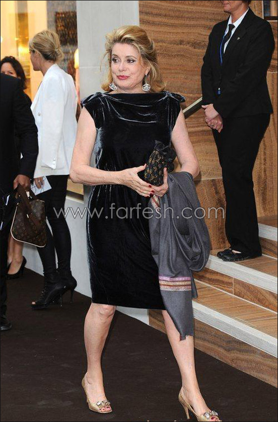 ممثلة فرنسية تهاجم كارلا وتطلب منها الصمت في قضية سكينة! صورة رقم 10 ممثلة فرنسية تهاجم كارلا وتطلب منها الصمت في قضية سكينة! صورة رقم 10