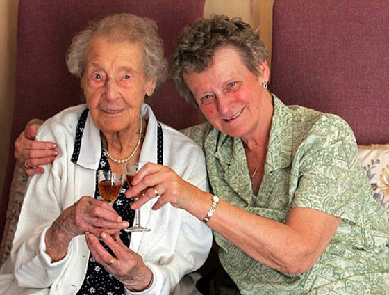 وفاة معمرة بريطانيا قبل اسبوع ونصف من ميلادها الـ 112 صورة رقم 3 وفاة معمرة بريطانيا قبل اسبوع ونصف من ميلادها الـ 112 صورة رقم 3