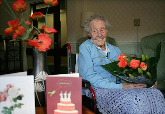 وفاة معمرة بريطانيا قبل اسبوع ونصف من ميلادها الـ 112 صورة رقم 4 وفاة معمرة بريطانيا قبل اسبوع ونصف من ميلادها الـ 112 صورة رقم 4