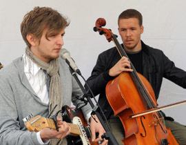 فرقة موسيقية المانية تقيم حفلا لـ 24 ساعة متواصلة!   صورة رقم 1