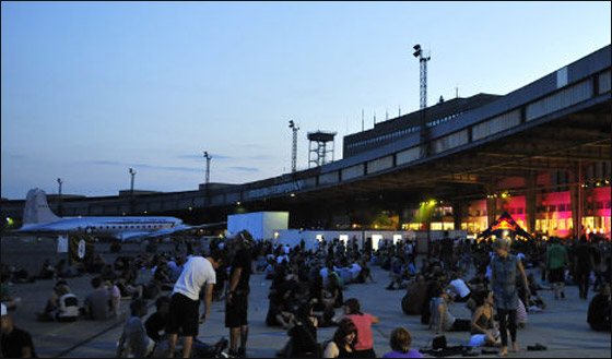 فرقة موسيقية المانية تقيم حفلا لـ 24 ساعة متواصلة!   صورة رقم 4