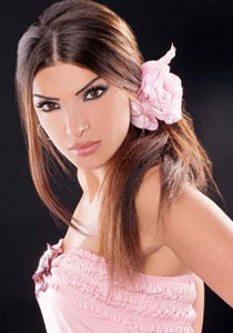 دينا حايك: أخفيت مرضي لأني لم أكن أرغب التجارة به!  صورة رقم 2