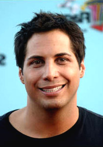 باريس هيلتون تهرّب المخدرات من بين ساقيها!  صورة رقم 1