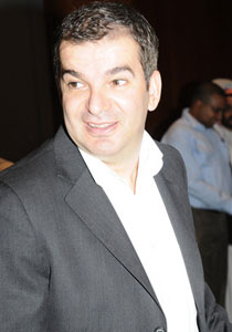 خليفة: مفيد فوزي يريد أن يصطاد بالماء العكر ويلعب على العنصرية صورة رقم 2