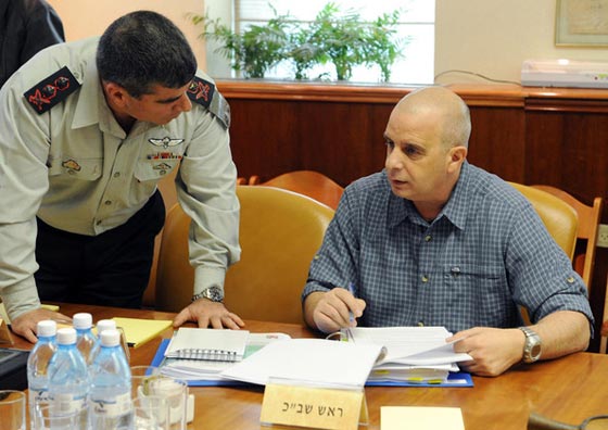 مسؤول كبير في الشاباك يقع في حب موظفة.. فيفصل!!  صورة رقم 1