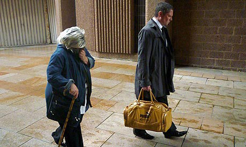 كانت فريسة الكحول.. فاحتفظت بأجنتها في خزانتها 20 عاما  صورة رقم 5