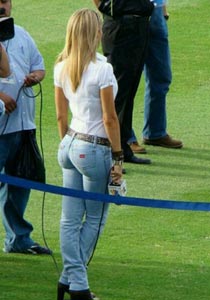 مراسلة تلفزيونية تتهم فريق 