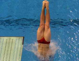 قفز من الطابق السابع الى بركة السباحة فلقي حتفه! صورة رقم 1