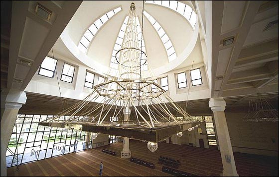 اهالي قرية حلوان يحصدون شهادة 