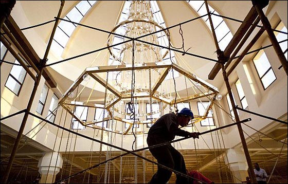 اهالي قرية حلوان يحصدون شهادة 