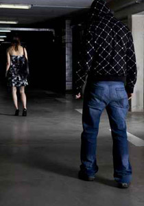 مصر: 7 شبان تناوبوا على اغتصاب فتاة ورموها بالشارع! صورة رقم 1