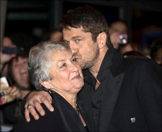 بالصور.. تعرفوا على امهات المشاهير! صورة رقم 8 بالصور.. تعرفوا على امهات المشاهير! صورة رقم 8