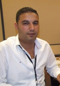 أصحابك هون وبالغُربِة صاروا اقرب إلك مع بطاقة 