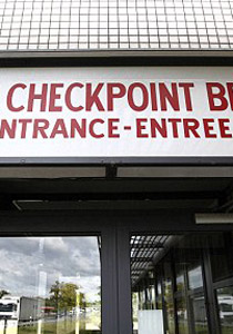 مجهول يشتري اشهر المراكز الحدودية في المانيا بـ45 الف! صورة رقم 1 مجهول يشتري اشهر المراكز الحدودية في المانيا بـ45 الف! صورة رقم 1