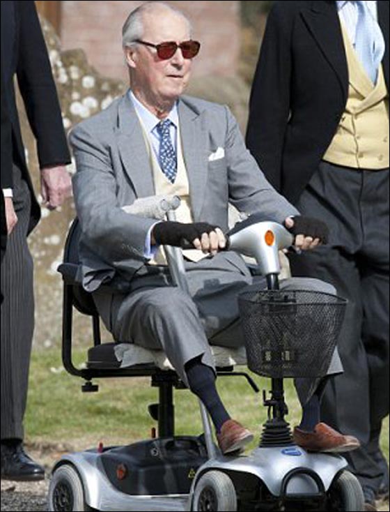 ديفيد كامرون يصطحب طفلته لحضور جنازة جدها! صورة رقم 6 ديفيد كامرون يصطحب طفلته لحضور جنازة جدها! صورة رقم 6