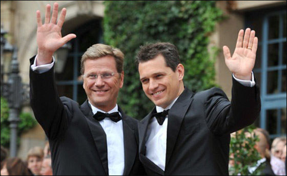 وزير الخارجية الألماني يتزوج من شريكه بحضور 20 شخص!! صورة رقم 2 وزير الخارجية الألماني يتزوج من شريكه بحضور 20 شخص!! صورة رقم 2