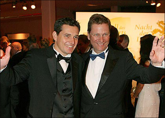 وزير الخارجية الألماني يتزوج من شريكه بحضور 20 شخص!! صورة رقم 9 وزير الخارجية الألماني يتزوج من شريكه بحضور 20 شخص!! صورة رقم 9