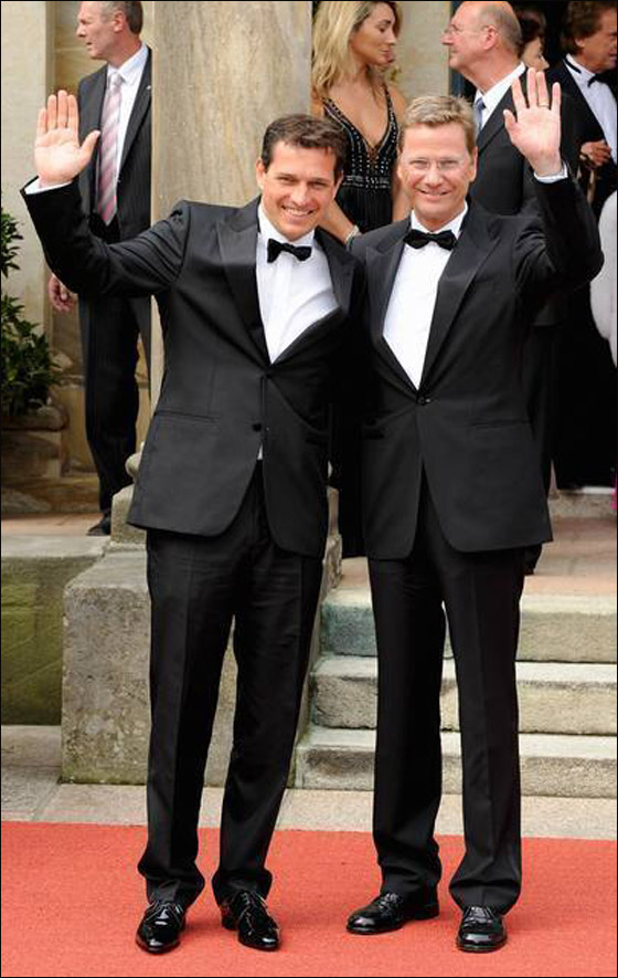 وزير الخارجية الألماني يتزوج من شريكه بحضور 20 شخص!! صورة رقم 3 وزير الخارجية الألماني يتزوج من شريكه بحضور 20 شخص!! صورة رقم 3