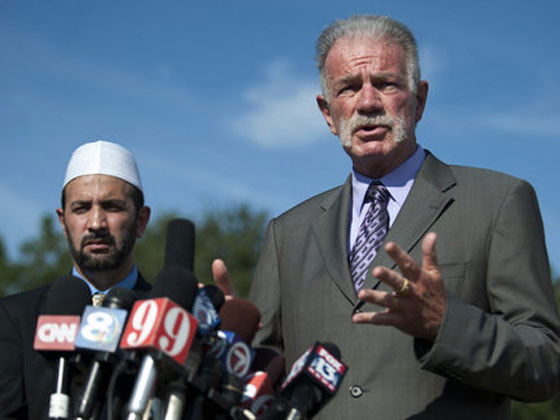 ثمن حماية الداعي بإحراق القرآن.. 180 ألف دولار!!  صورة رقم 3