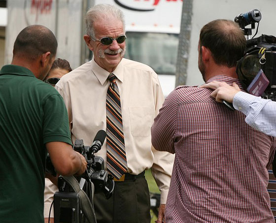 ثمن حماية الداعي بإحراق القرآن.. 180 ألف دولار!!  صورة رقم 7