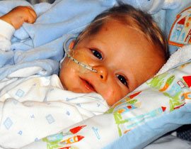 اعجوبة: طفل ينجو من 7 ذبحات قلبية أصابته خلال ليلة واحدة!  صورة رقم 1