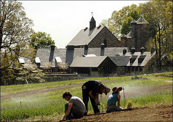 اوباما تقيم مأدبة 