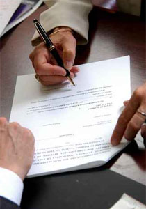 الديون والحاجة تحاصر شقيقتان وشقيقهما المليونير يتجاهلهما صورة رقم 2