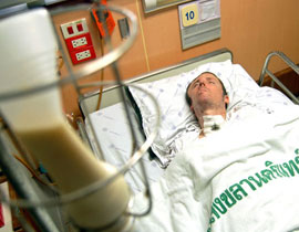 بعد غيبوبة دامت 11 شهرا في تايلاند.. يكملها في المانيا!!  صورة رقم 1