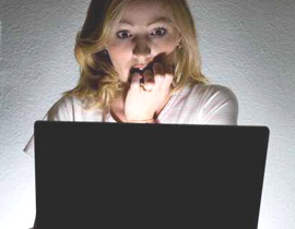 صور طليقته بملابسها الداخلية ونشرها على الانترنت! صورة رقم 1