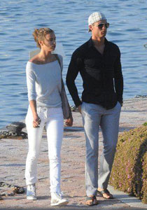 خطيبة رونالدو ترفع نخب اسبانيا وتقول: الروسيات خطيرات!!  صورة رقم 1