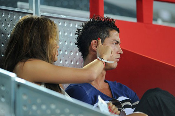 خطيبة رونالدو ترفع نخب اسبانيا وتقول: الروسيات خطيرات!!  صورة رقم 5