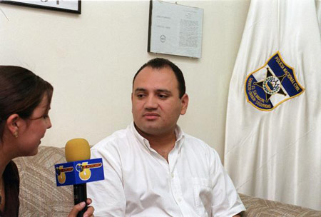 يطلق النار على القفل لفتح باب غرفته في الفندق!! صورة رقم 1 يطلق النار على القفل لفتح باب غرفته في الفندق!! صورة رقم 1