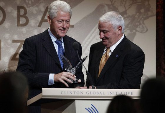 بيل كلينتون يحصل على 291 تعهد لمعالجة المحن العالمية!!        صورة رقم 2