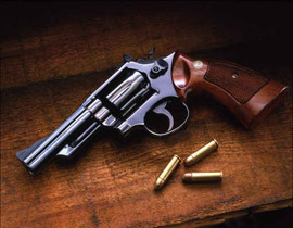 مقتل 3 اشخاص بعد ان قامت مختلة عقليا باطلاق النار عشوائيا!! صورة رقم 1