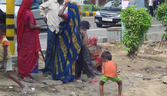 عمال بناء لا يتجاوزون السابعة من عمرهم في الهند!        صورة رقم 2