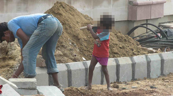 عمال بناء لا يتجاوزون السابعة من عمرهم في الهند!        صورة رقم 8