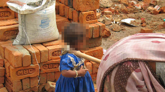 عمال بناء لا يتجاوزون السابعة من عمرهم في الهند!        صورة رقم 7