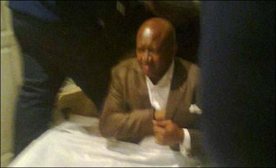 بالجرم المشهود: وزير يقيم علاقة حميمة مع زوجة ملك سوازيلند! صورة رقم 2