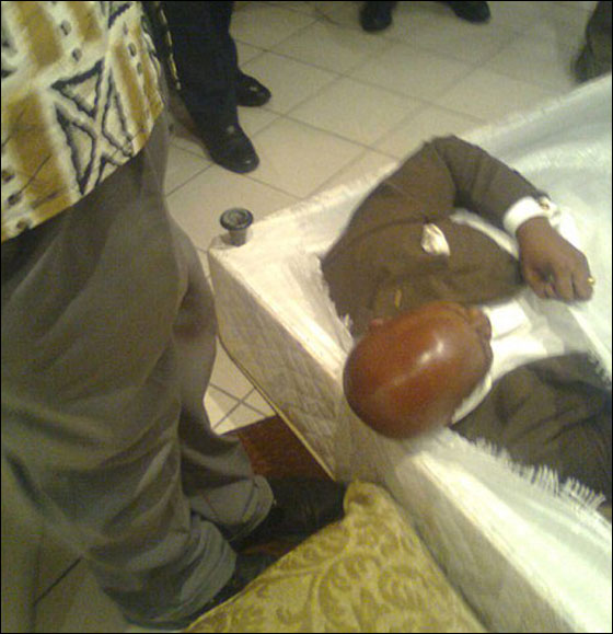 بالجرم المشهود: وزير يقيم علاقة حميمة مع زوجة ملك سوازيلند! صورة رقم 1