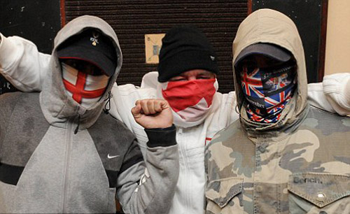 اعتقال ستة رجال صوروا انفسهم وهم يحرقون القرآن!!        صورة رقم 3