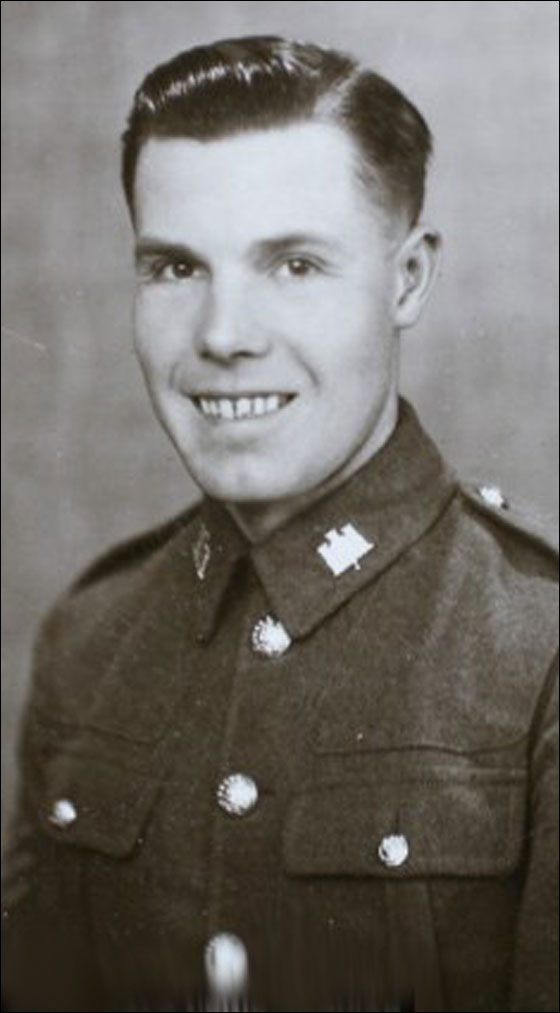 بعد ان دخن 300 ألف سيجارة.. يحتفل بعيد ميلاده الـ100!!  صورة رقم 3