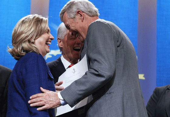 اوباما لكلينتون: حتى الآن لا اعلم كيف اقنعت ميشيل بالزواج بي  صورة رقم 9