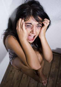 أشهر أساليب العنف ضد المرأة الصفع واللكم وآخرها العصا! صورة رقم 1