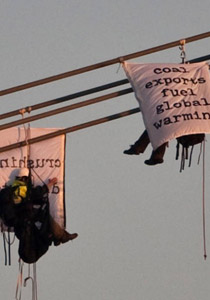 إغلاق أكبر ميناء للفحم في العالم لتسليط الضوء على مشكلة مناخية صورة رقم 1